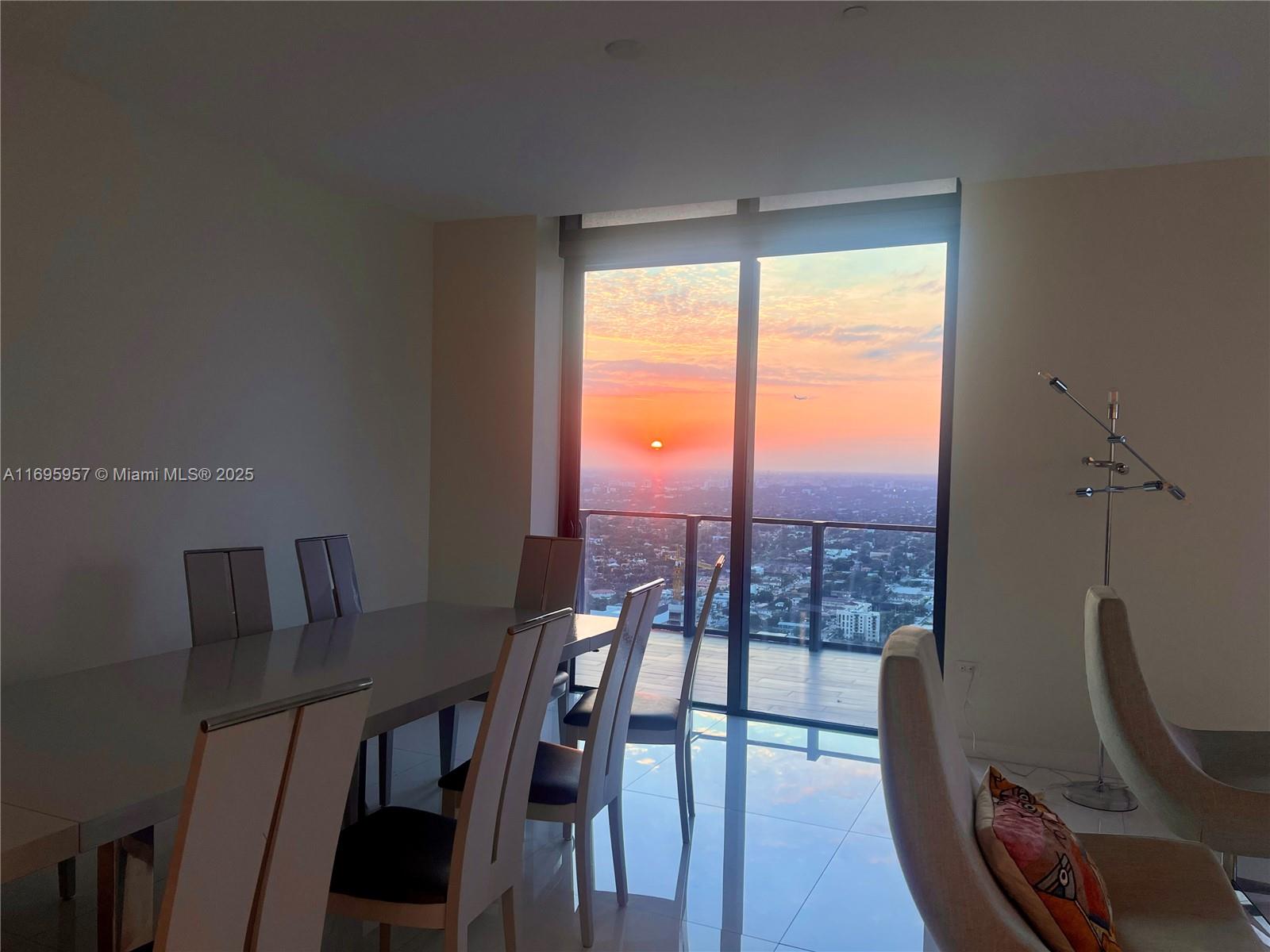 88 SW 7th St #4203, Miami FL 33130
