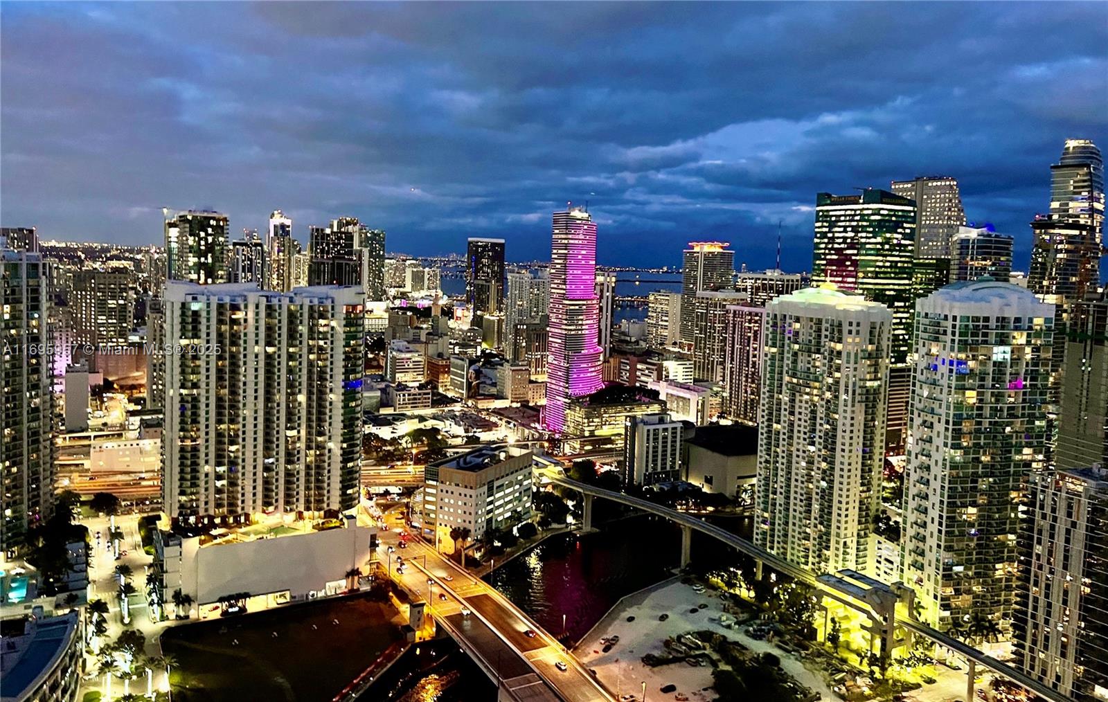 88 SW 7th St #4203, Miami FL 33130