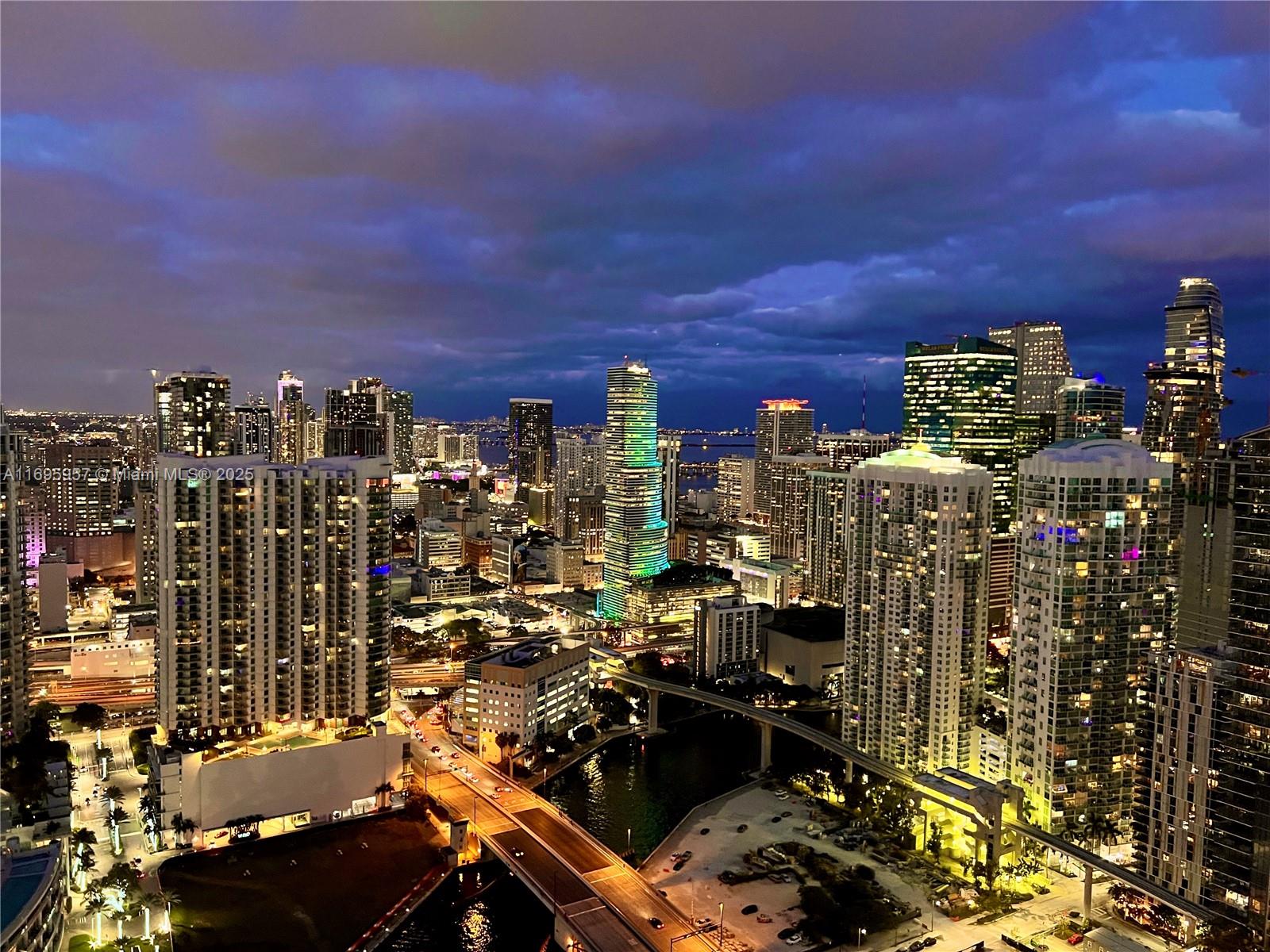 88 SW 7th St #4203, Miami FL 33130