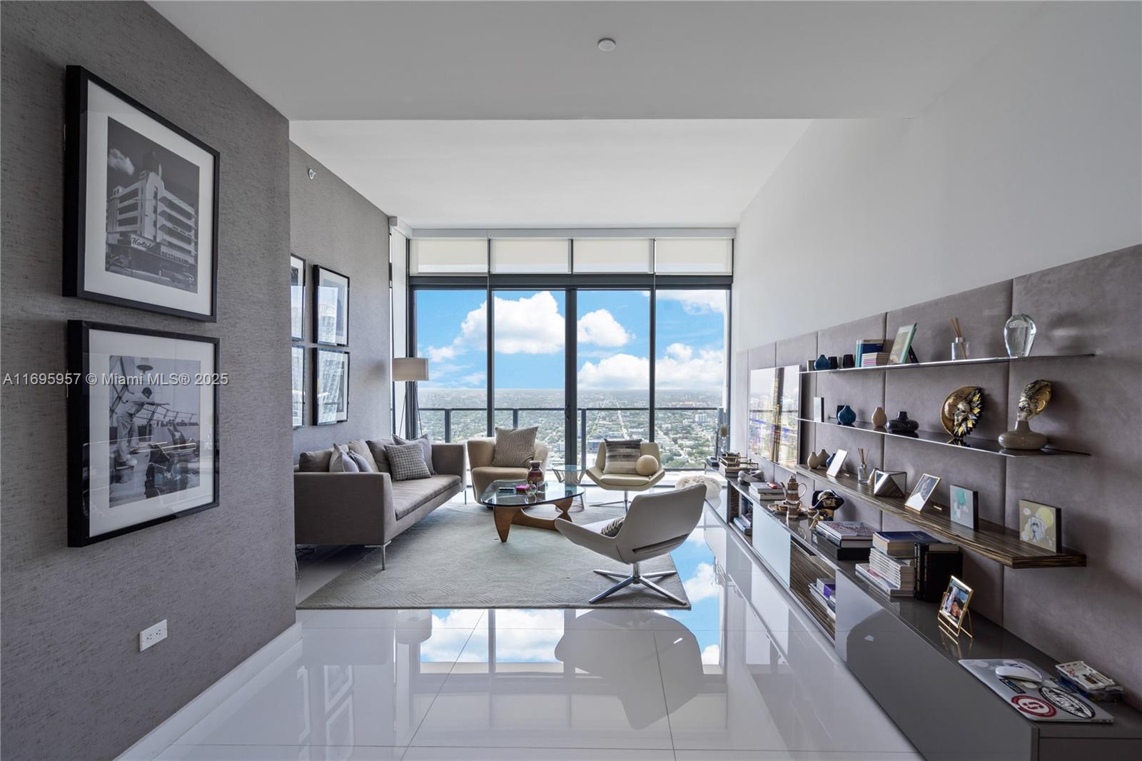 88 SW 7th St #4203, Miami FL 33130