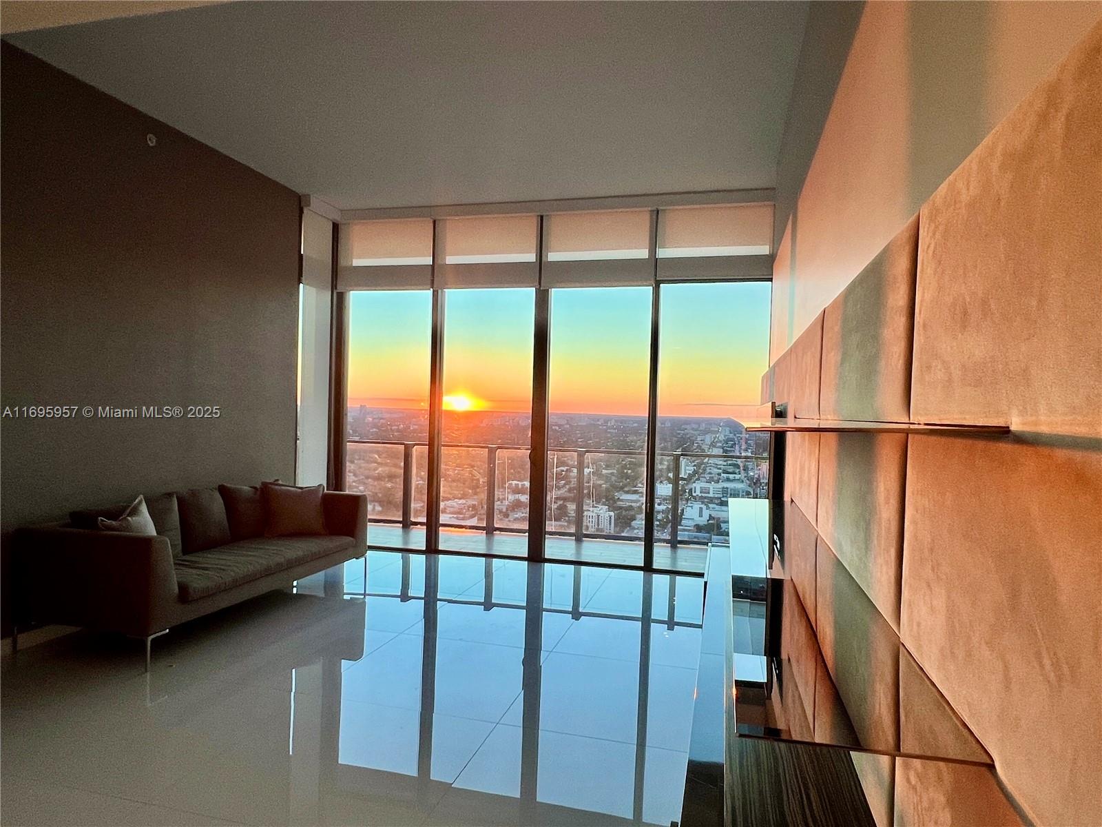 88 SW 7th St #4203, Miami FL 33130