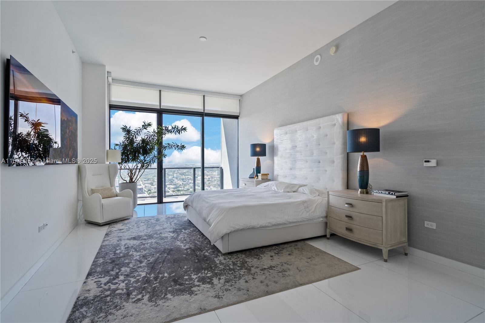88 SW 7th St #4203, Miami FL 33130