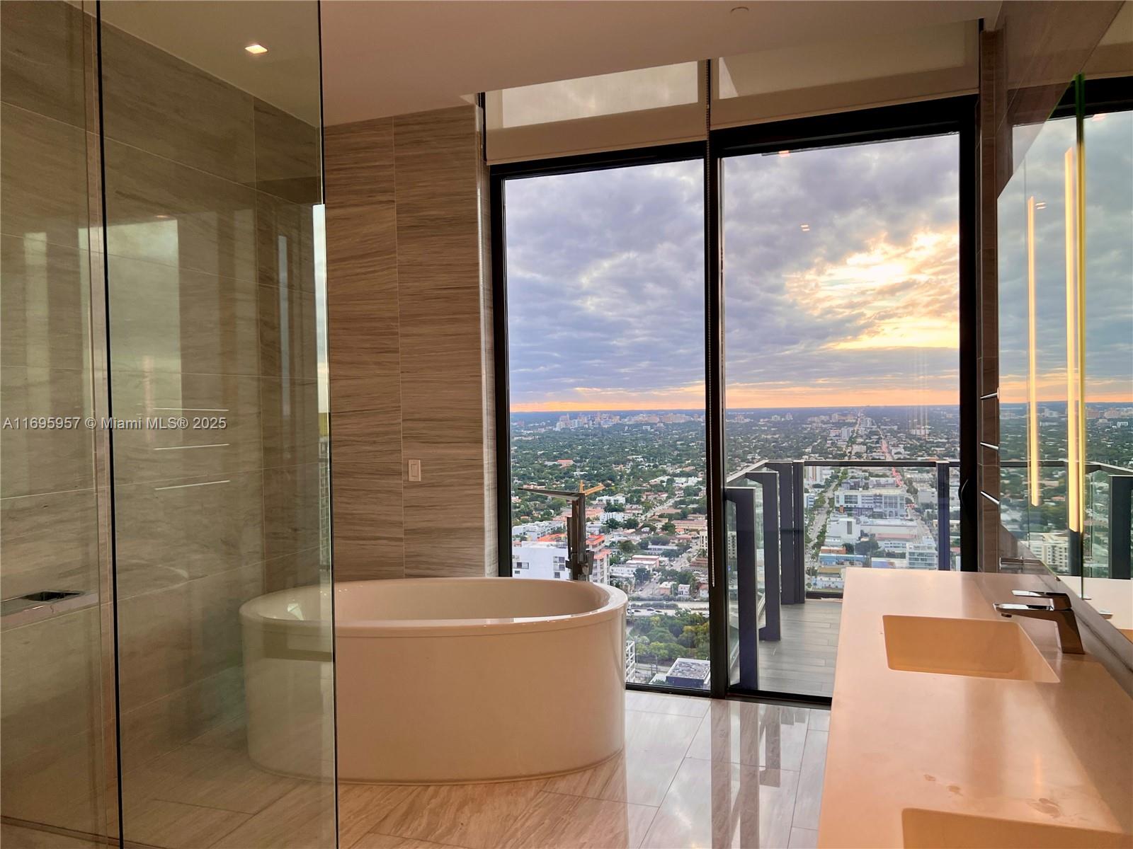 88 SW 7th St #4203, Miami FL 33130