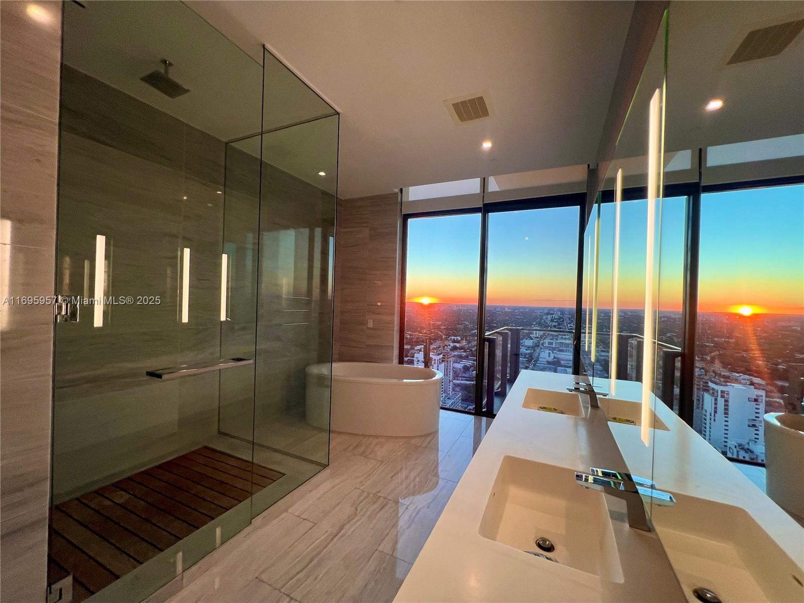 88 SW 7th St #4203, Miami FL 33130