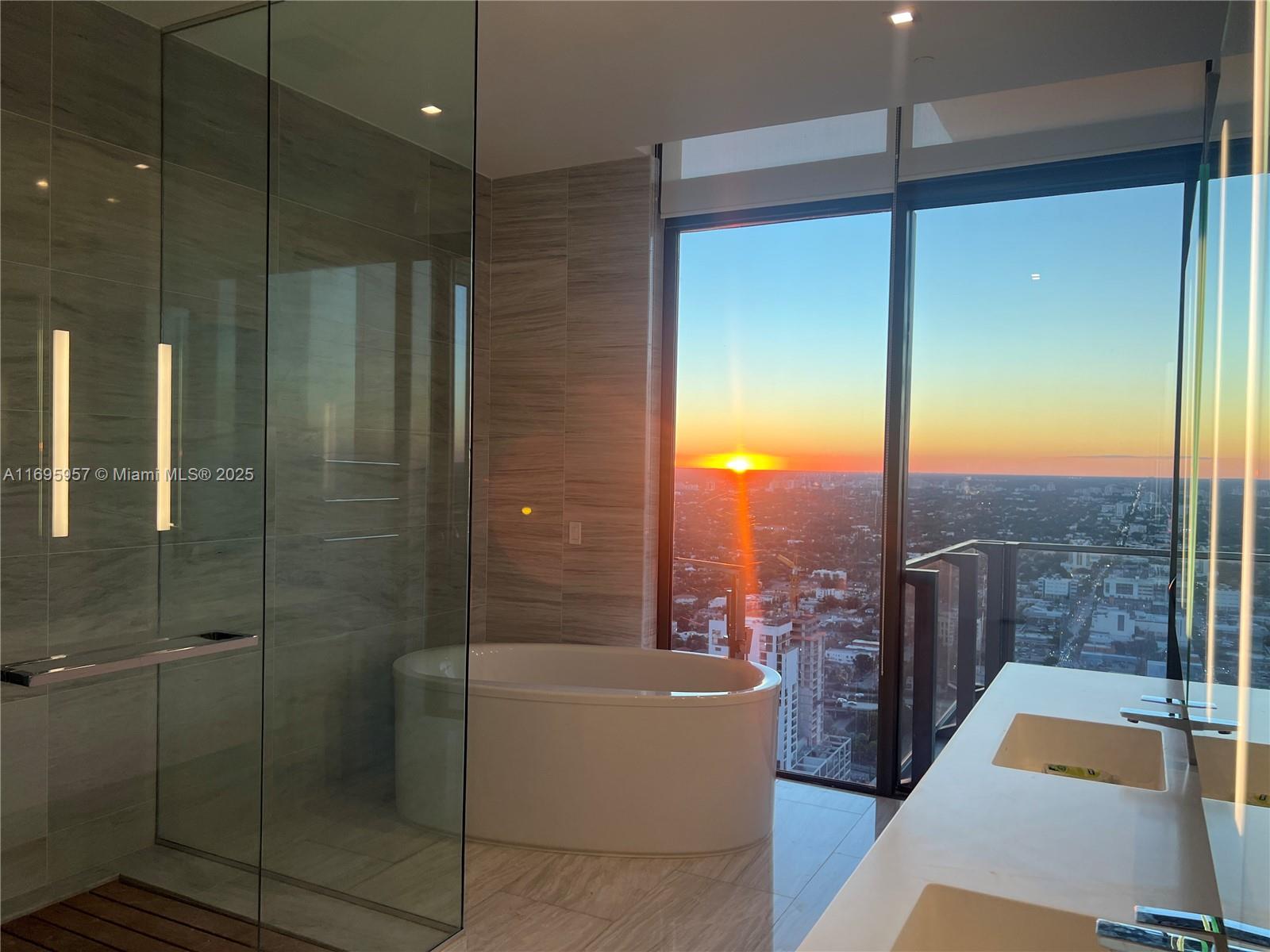 88 SW 7th St #4203, Miami FL 33130