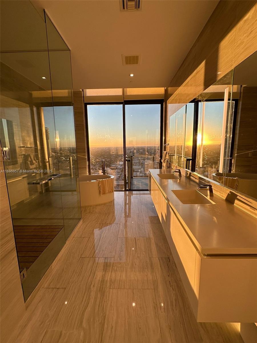 88 SW 7th St #4203, Miami FL 33130