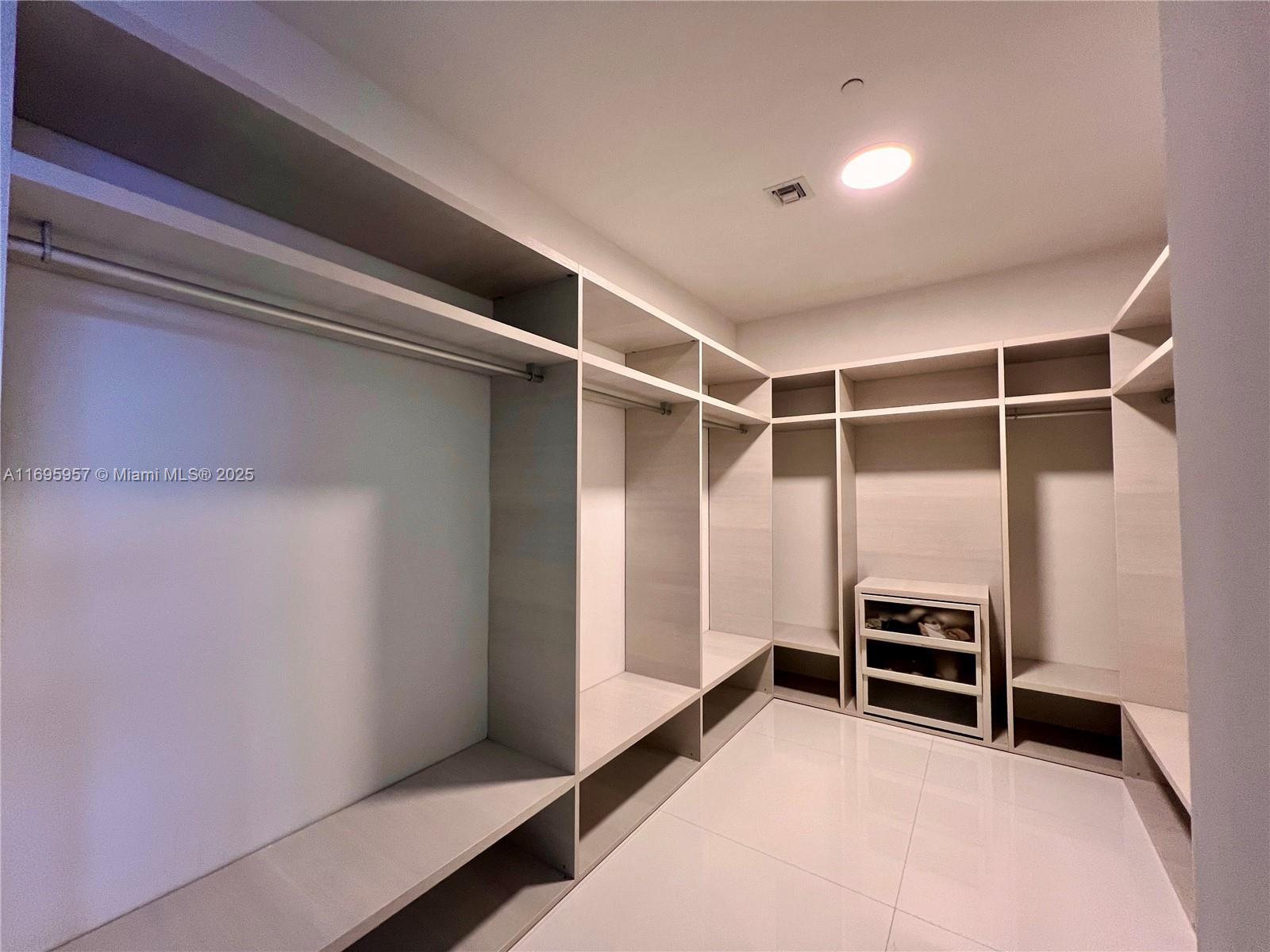 88 SW 7th St #4203, Miami FL 33130