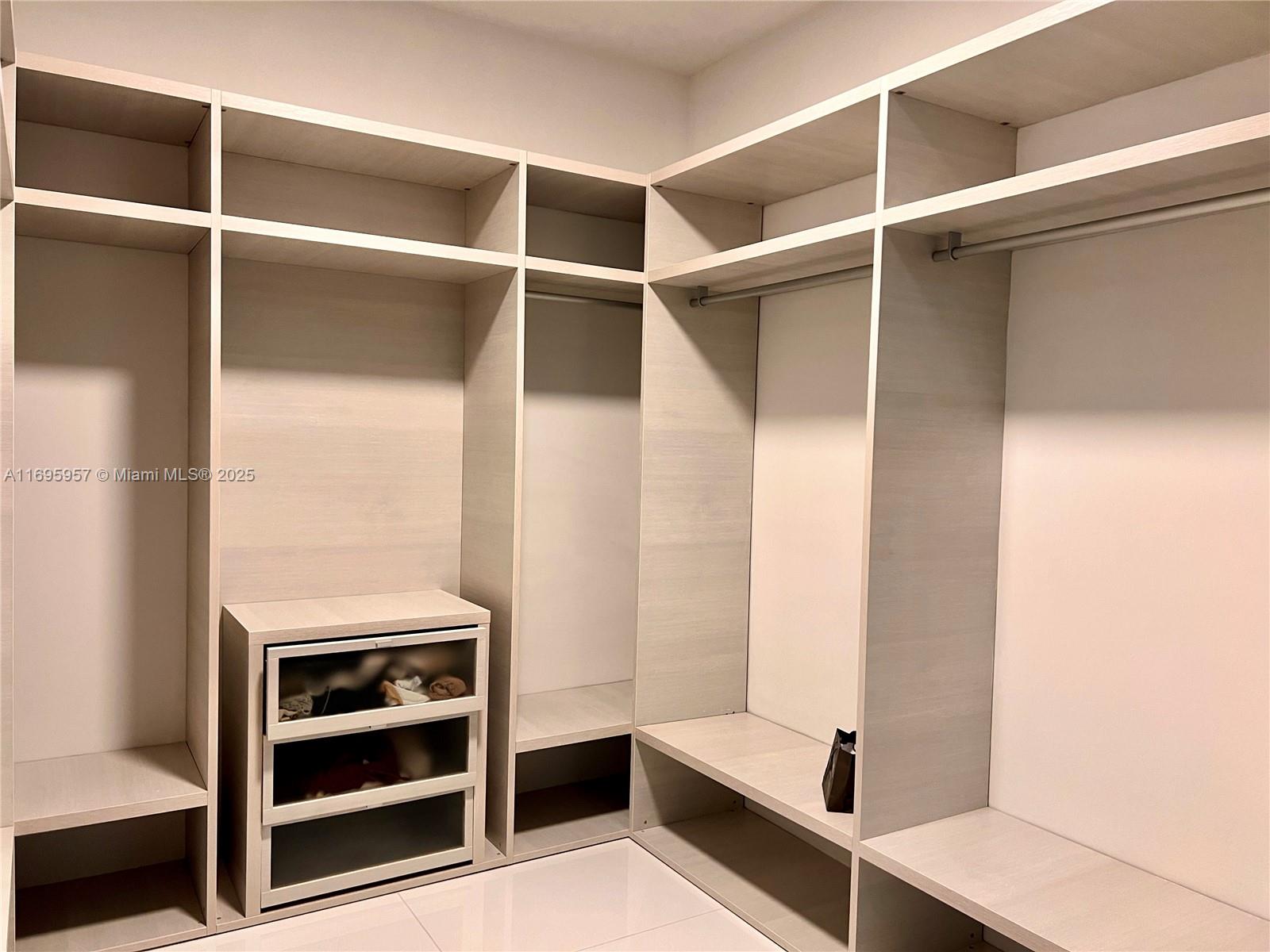88 SW 7th St #4203, Miami FL 33130