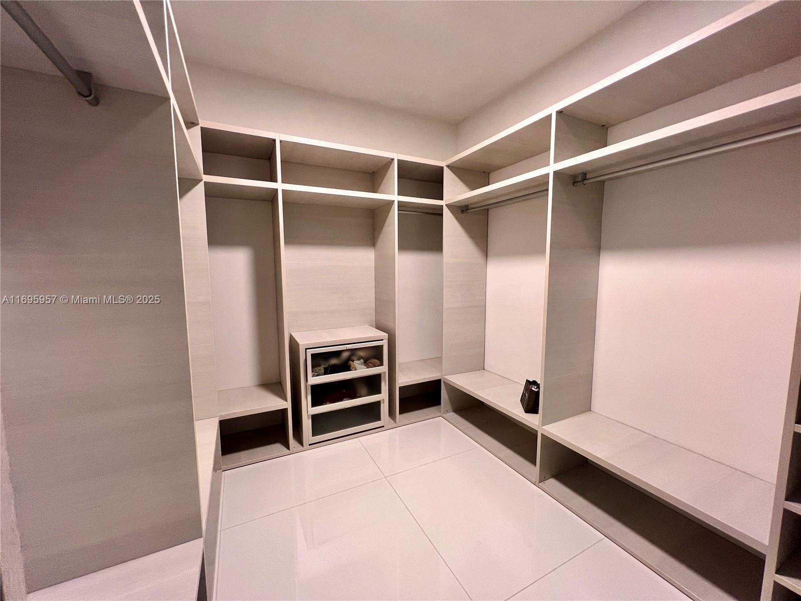 88 SW 7th St #4203, Miami FL 33130