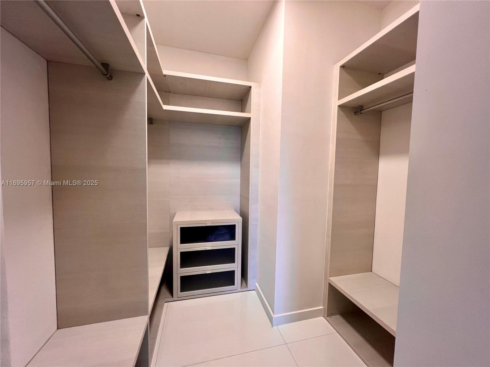 88 SW 7th St #4203, Miami FL 33130