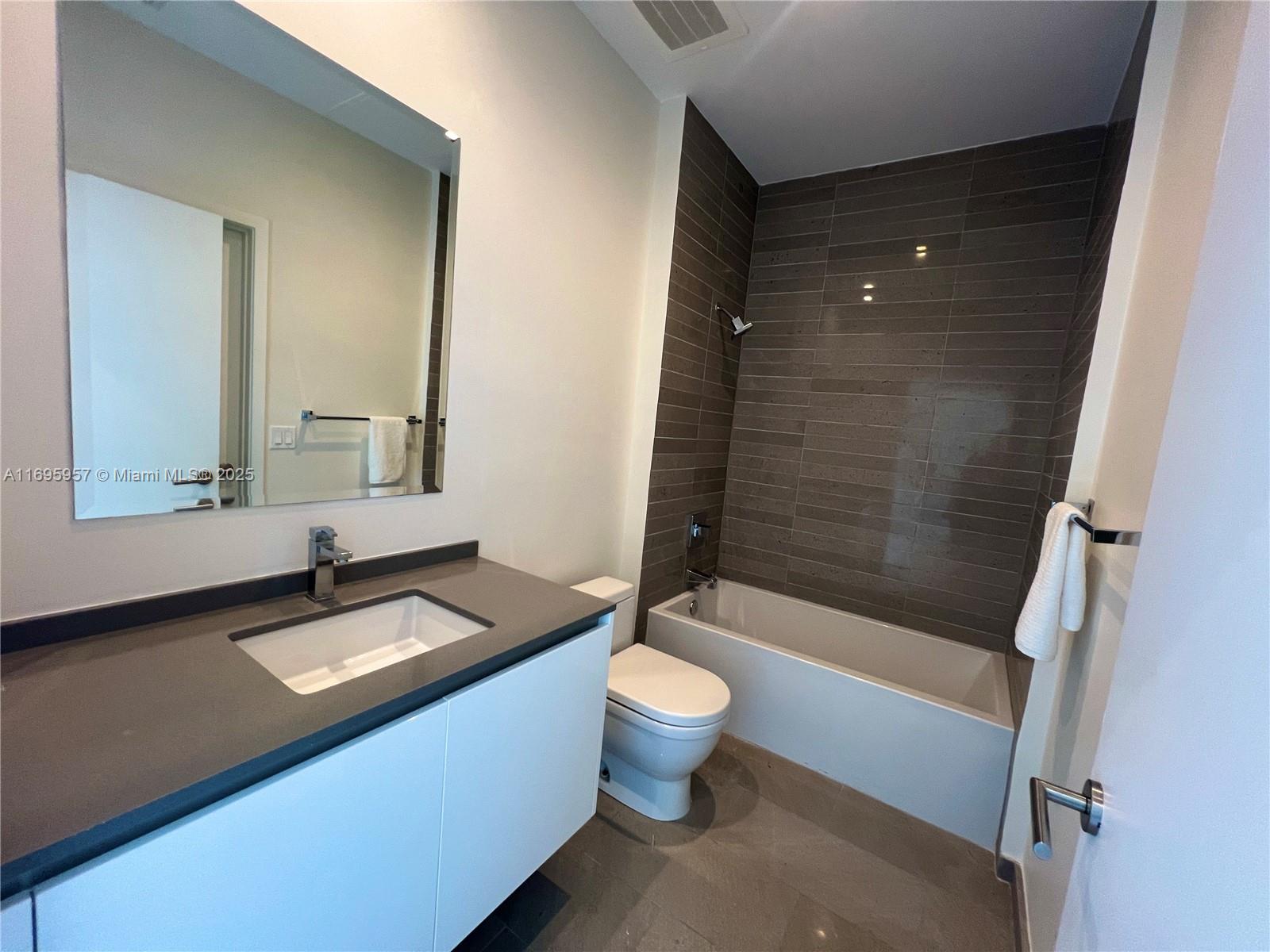 88 SW 7th St #4203, Miami FL 33130