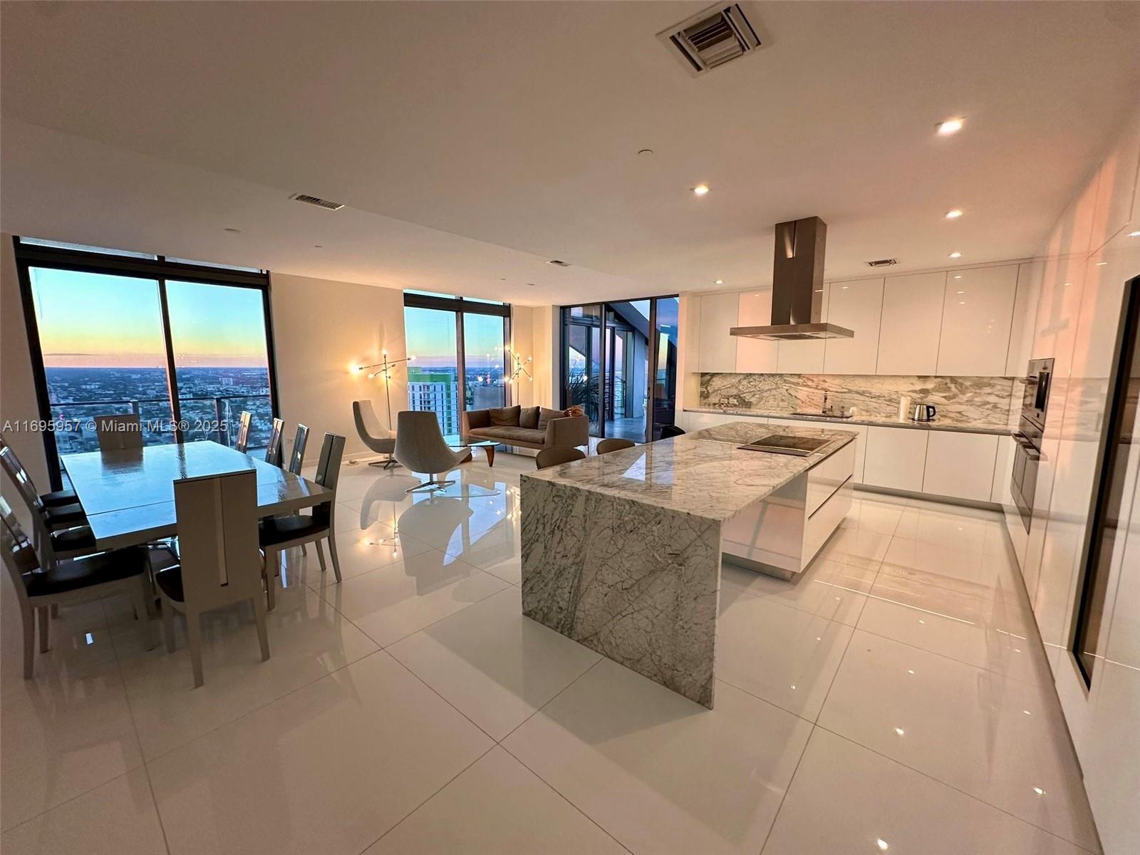 88 SW 7th St #4203, Miami FL 33130