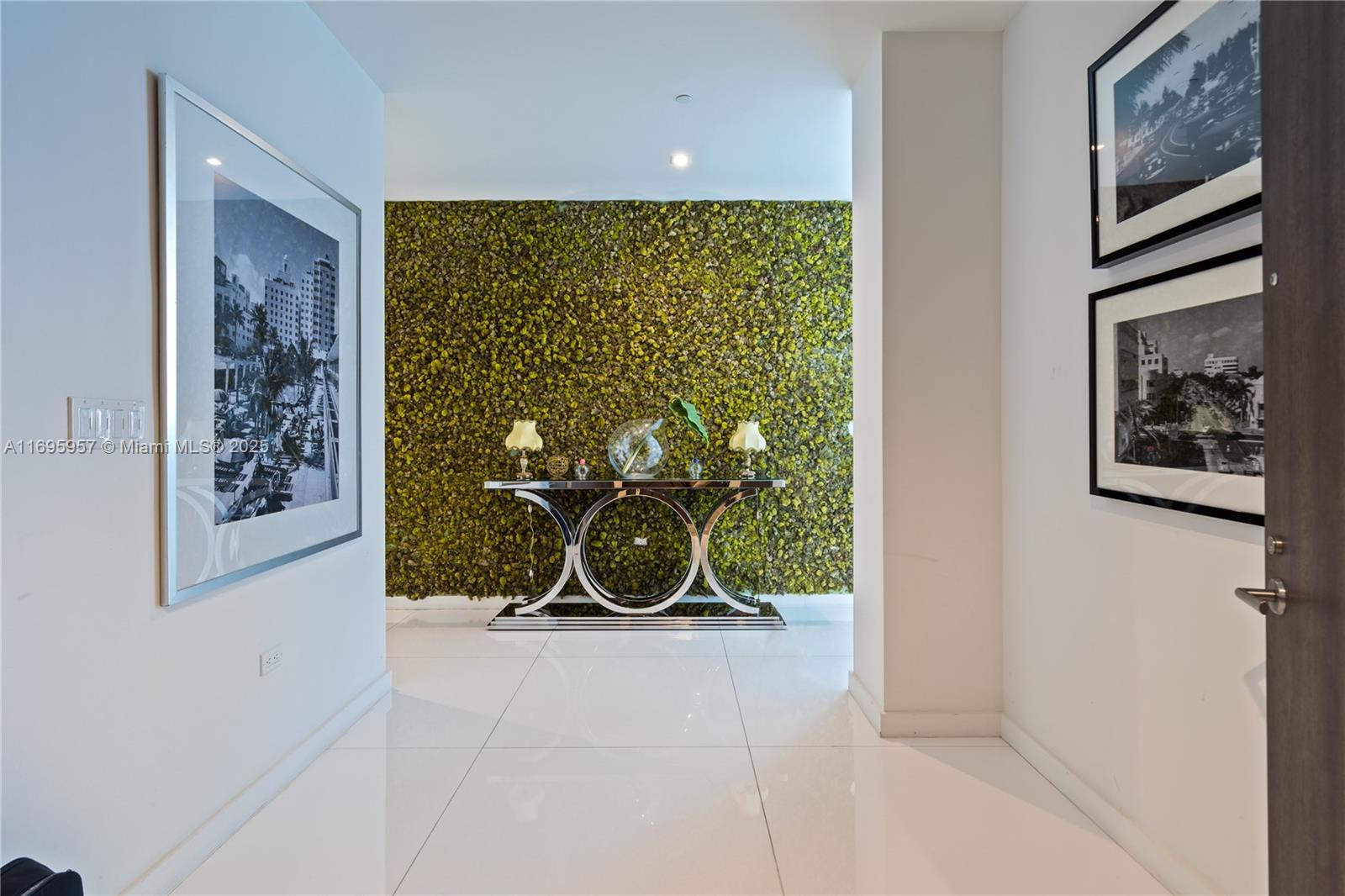 88 SW 7th St #4203, Miami FL 33130
