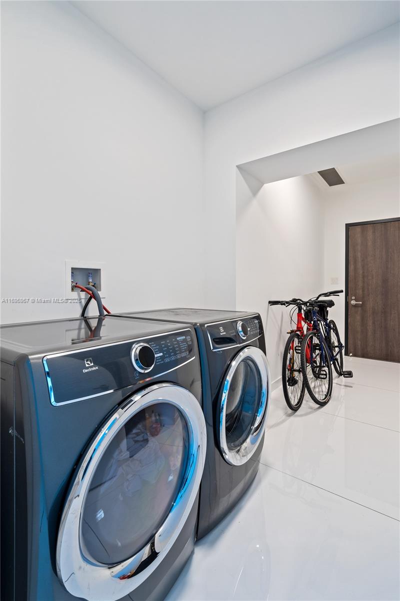 88 SW 7th St #4203, Miami FL 33130
