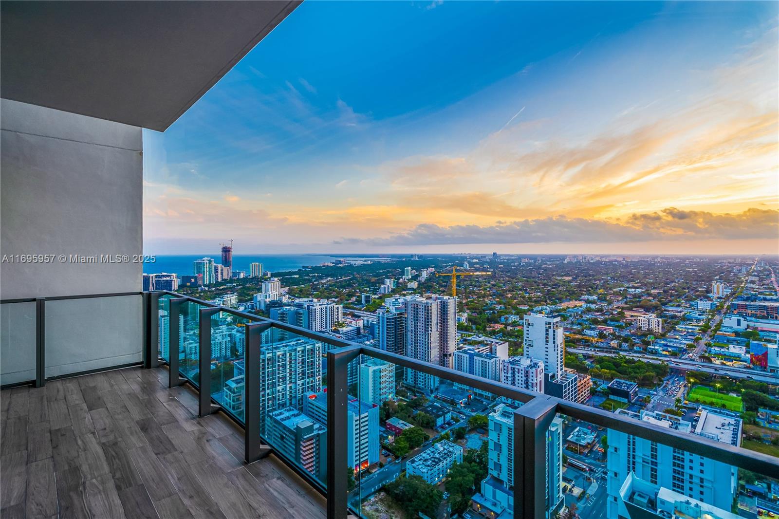 88 SW 7th St #4203, Miami FL 33130