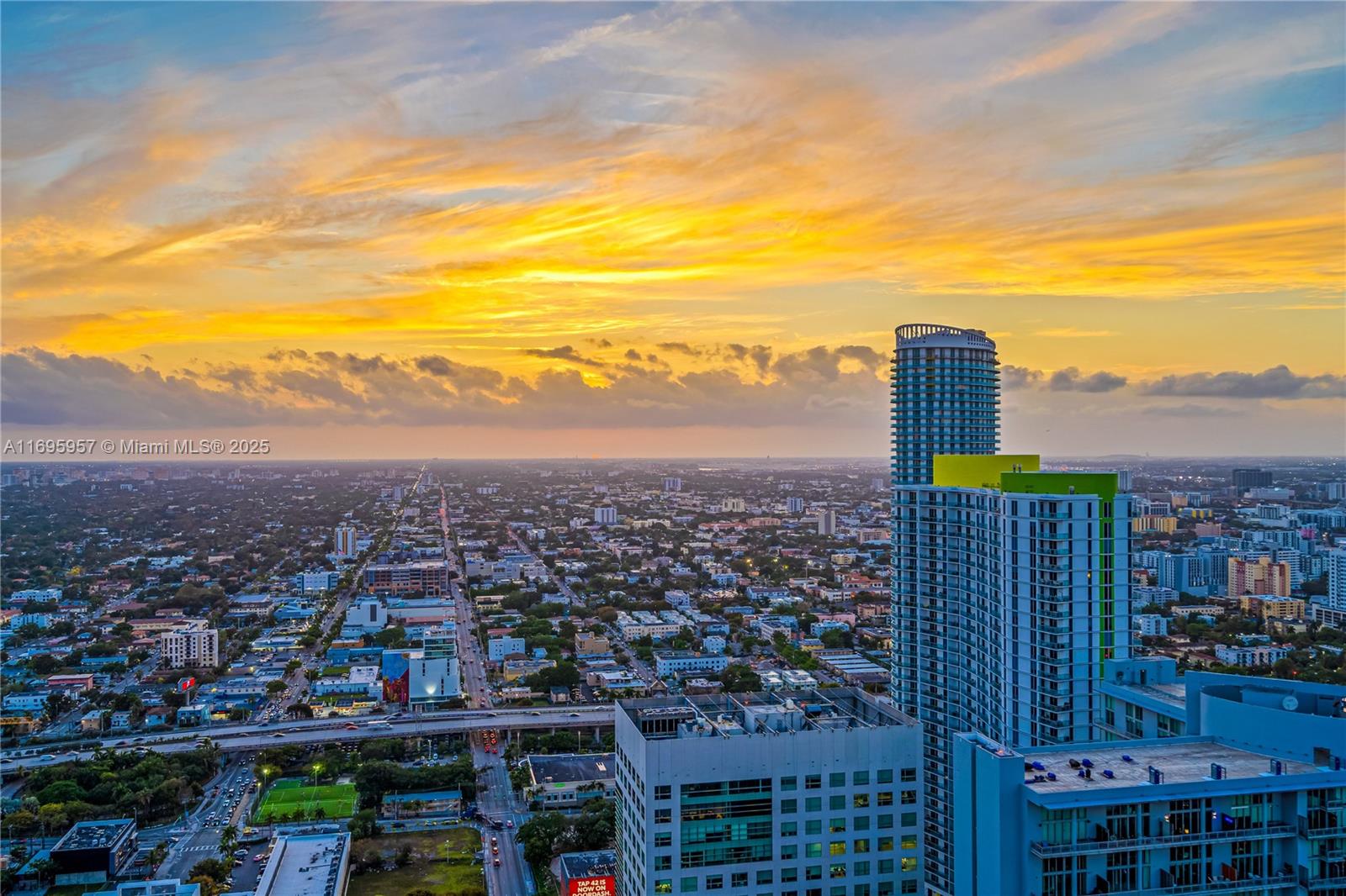 88 SW 7th St #4203, Miami FL 33130