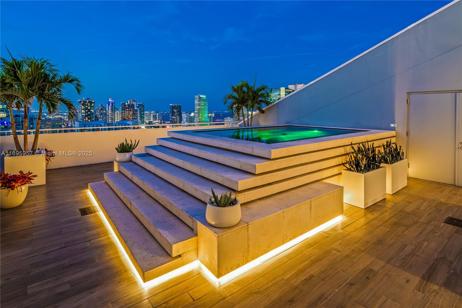 88 SW 7th St #4203, Miami FL 33130