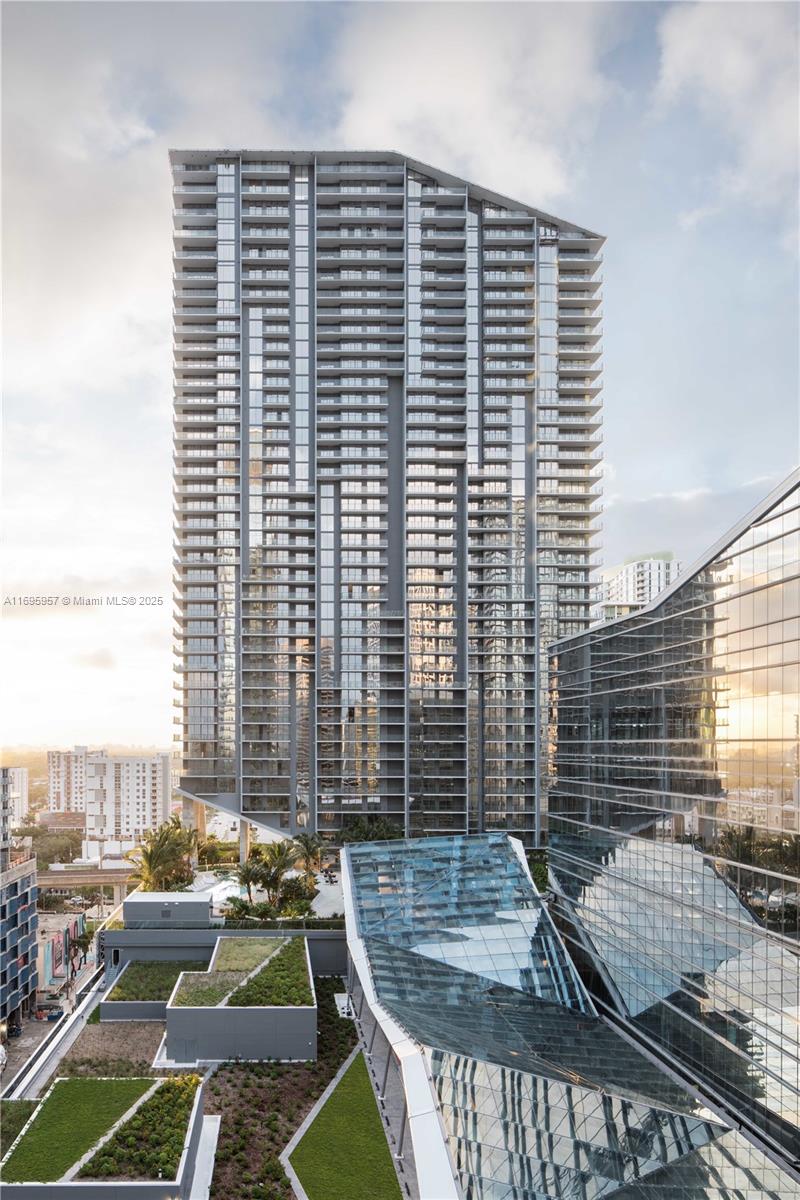88 SW 7th St #4203, Miami FL 33130