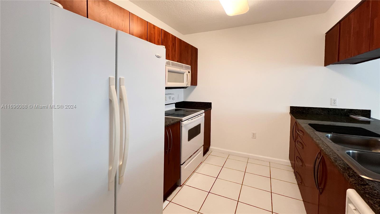 1200 Brickell Bay Dr #2814, Miami, Florida image 2