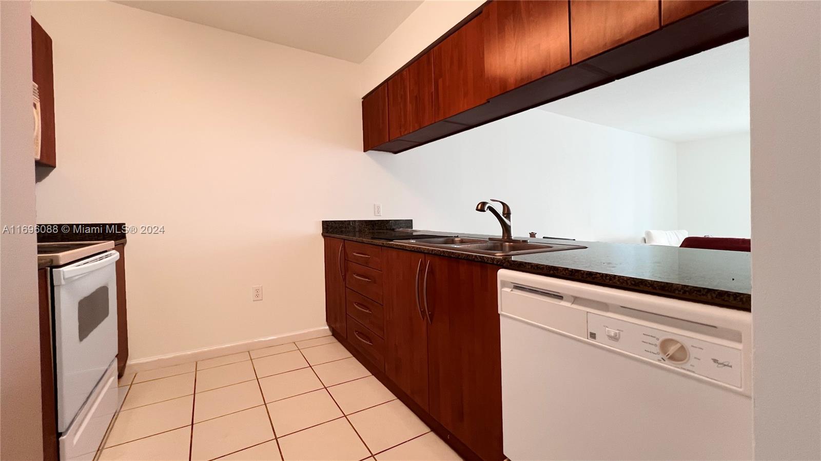 1200 Brickell Bay Dr #2814, Miami, Florida image 3