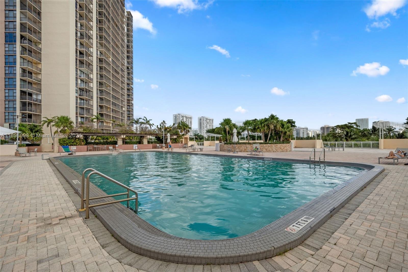 20301 W Country Club Dr #2326, Aventura, Florida image 32