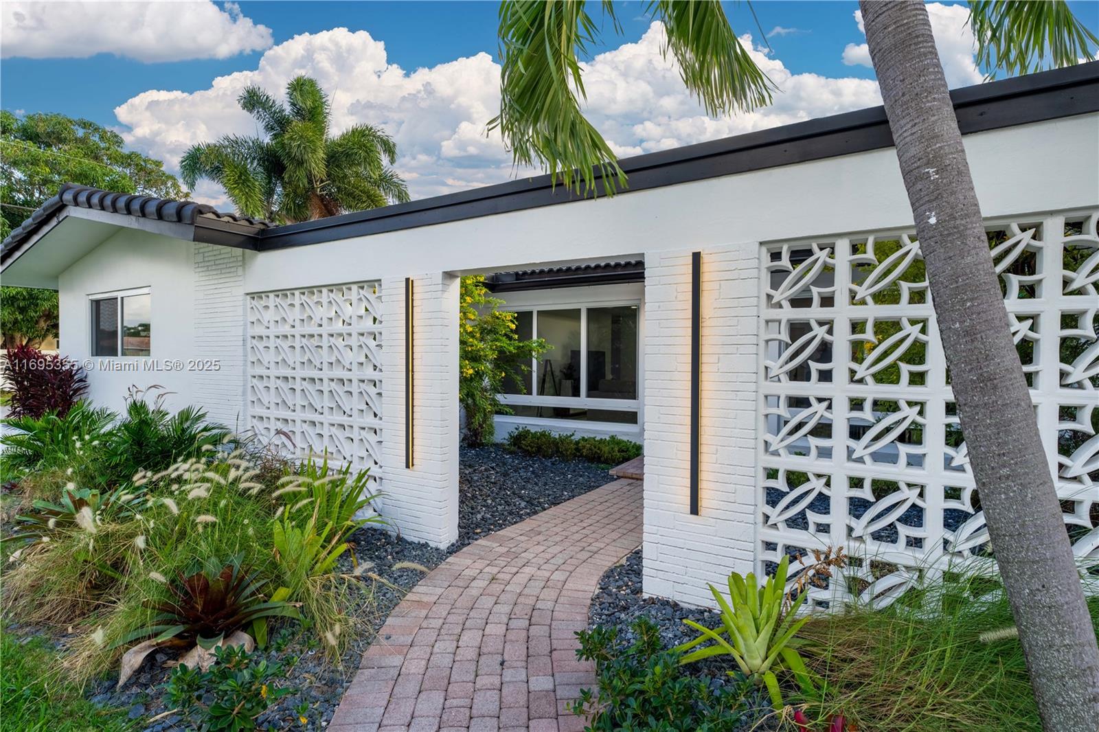 2132 NE 63rd St, Fort Lauderdale, Florida image 2