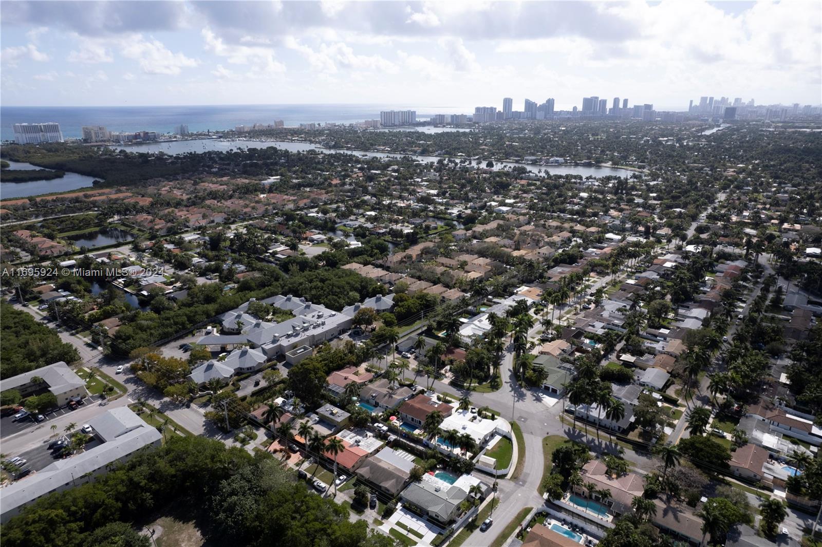 Residential, Hollywood, Florida image 4