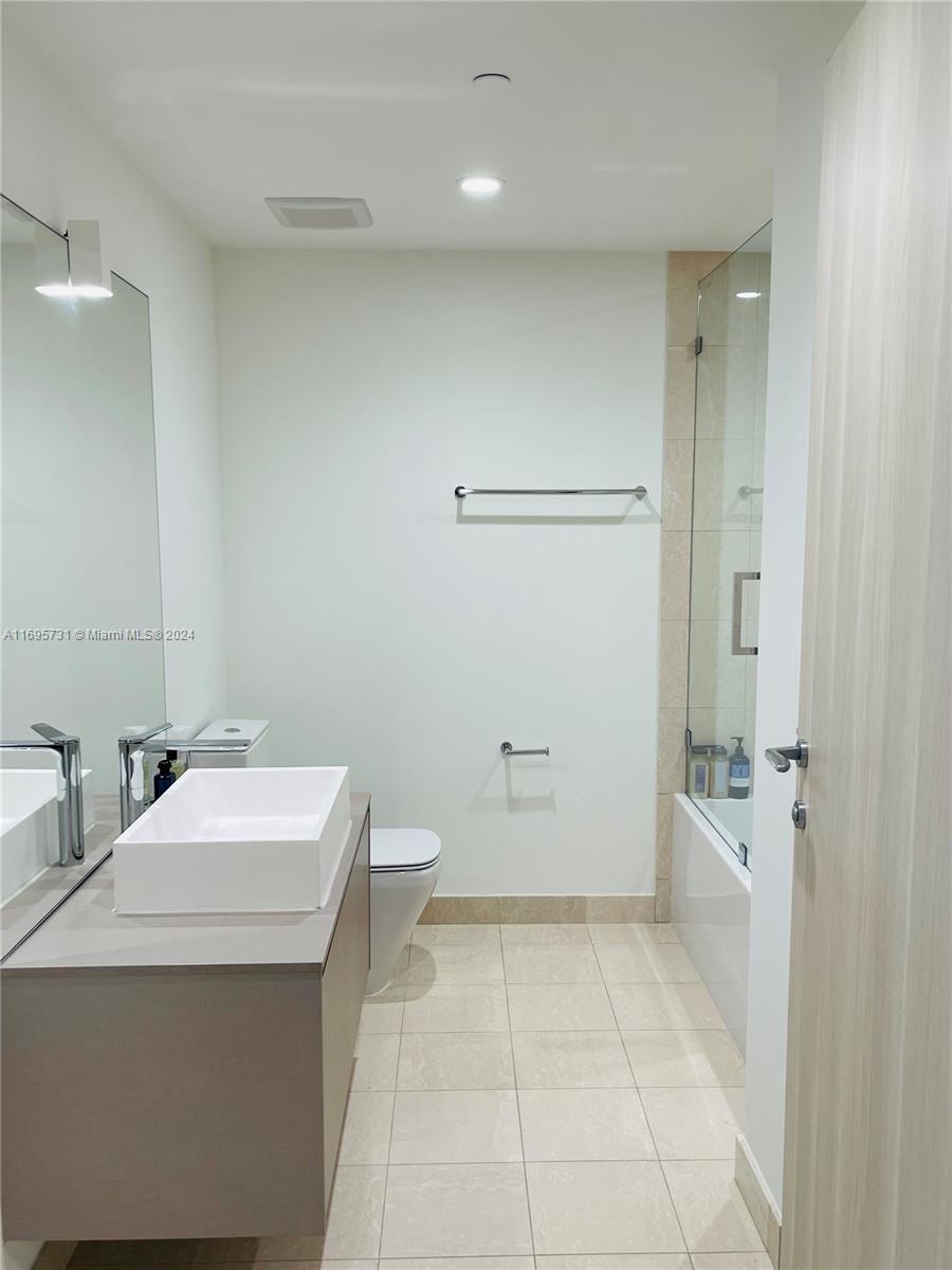 1000 Brickell Plaza #3905, Miami FL 33131