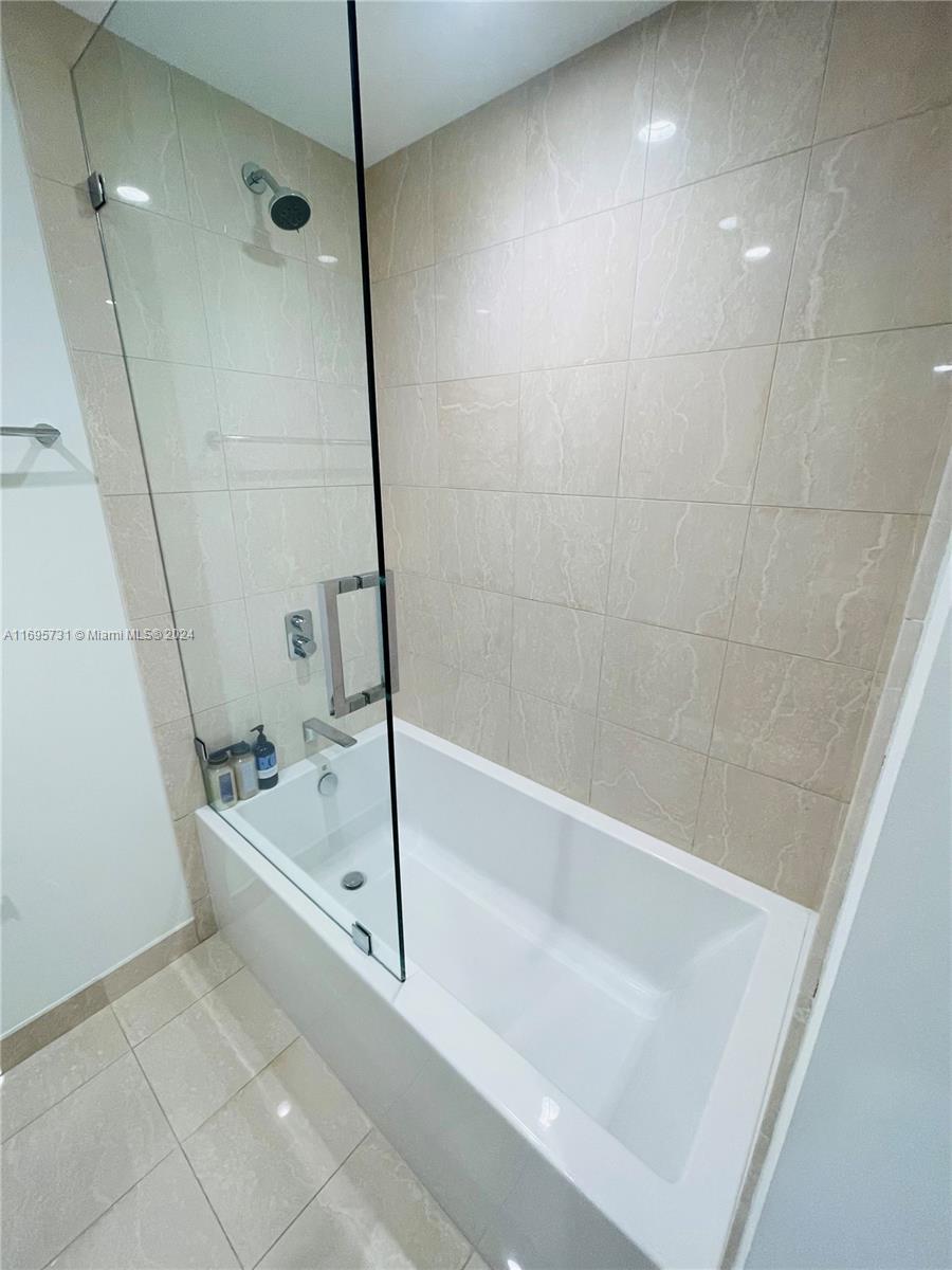 1000 Brickell Plaza #3905, Miami FL 33131