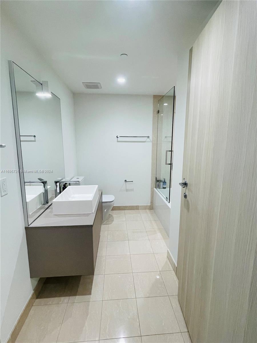 1000 Brickell Plaza #3905, Miami FL 33131