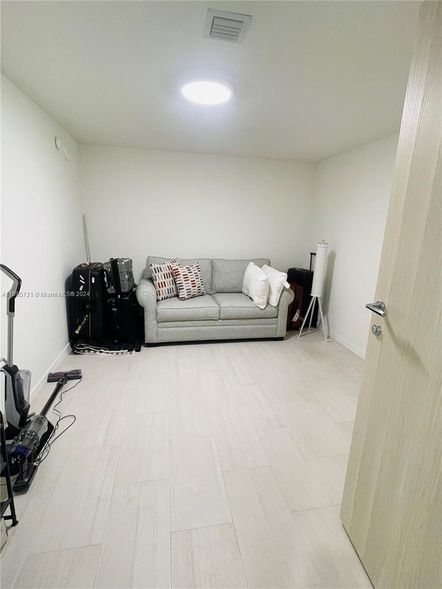 1000 Brickell Plaza #3905, Miami FL 33131