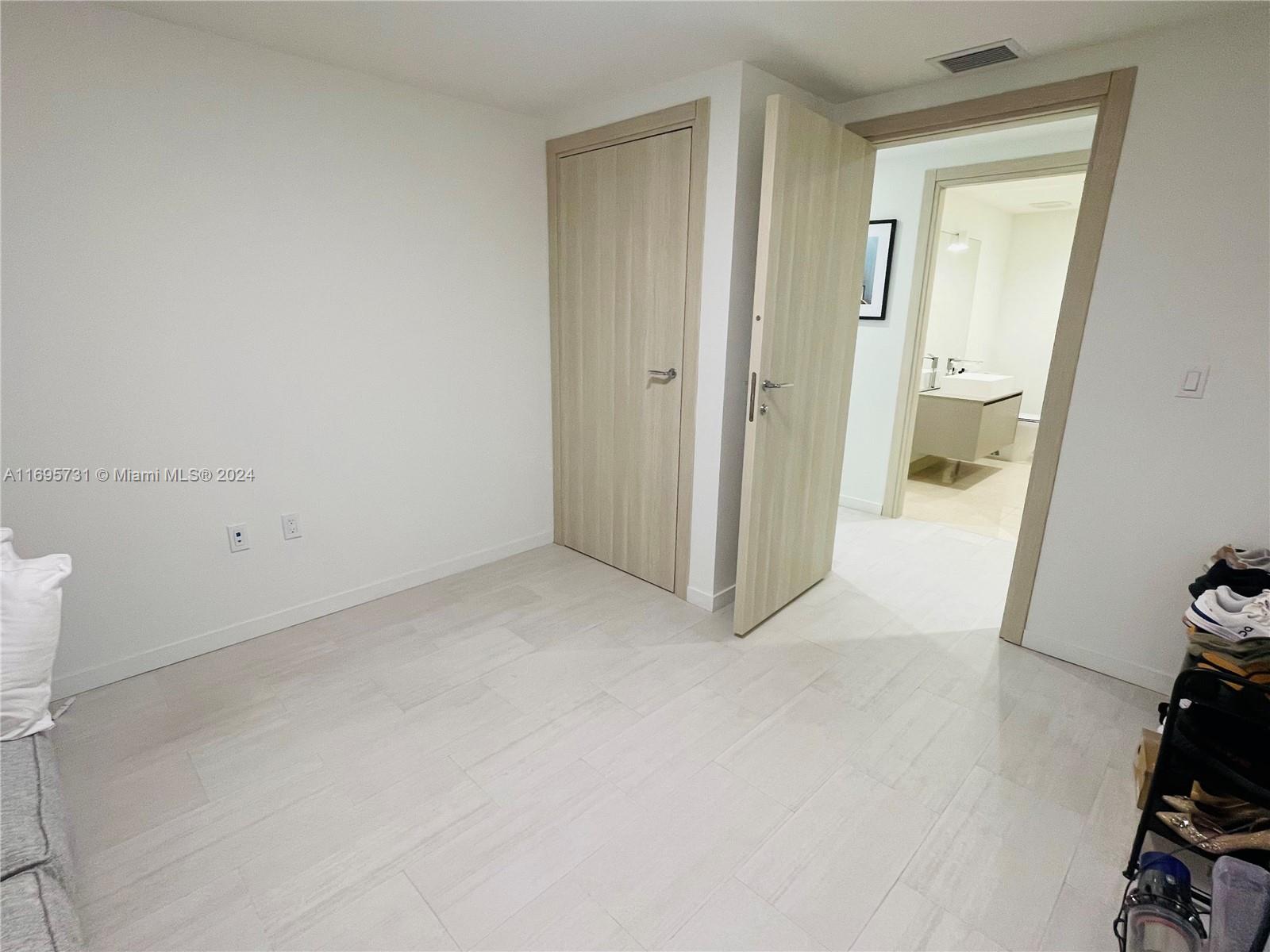 1000 Brickell Plaza #3905, Miami FL 33131