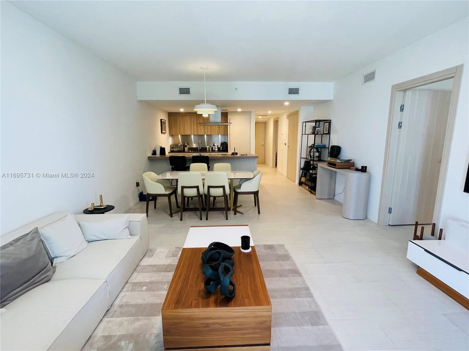 1000 Brickell Plaza #3905, Miami FL 33131