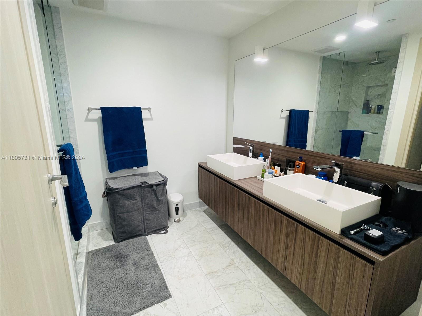 1000 Brickell Plaza #3905, Miami FL 33131