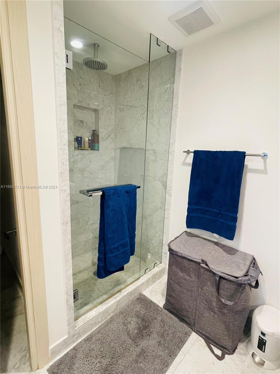 1000 Brickell Plaza #3905, Miami FL 33131