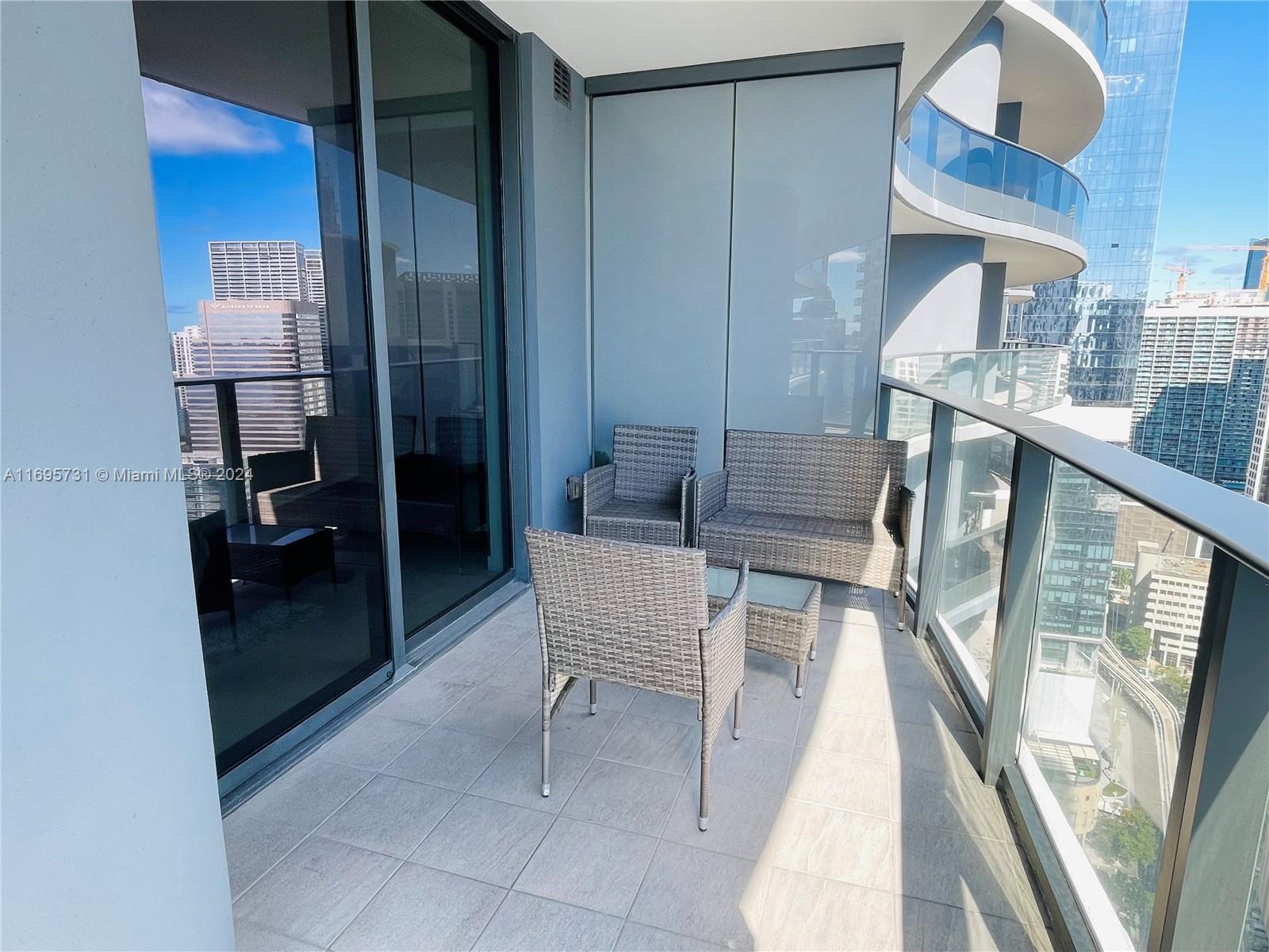 1000 Brickell Plaza #3905, Miami FL 33131