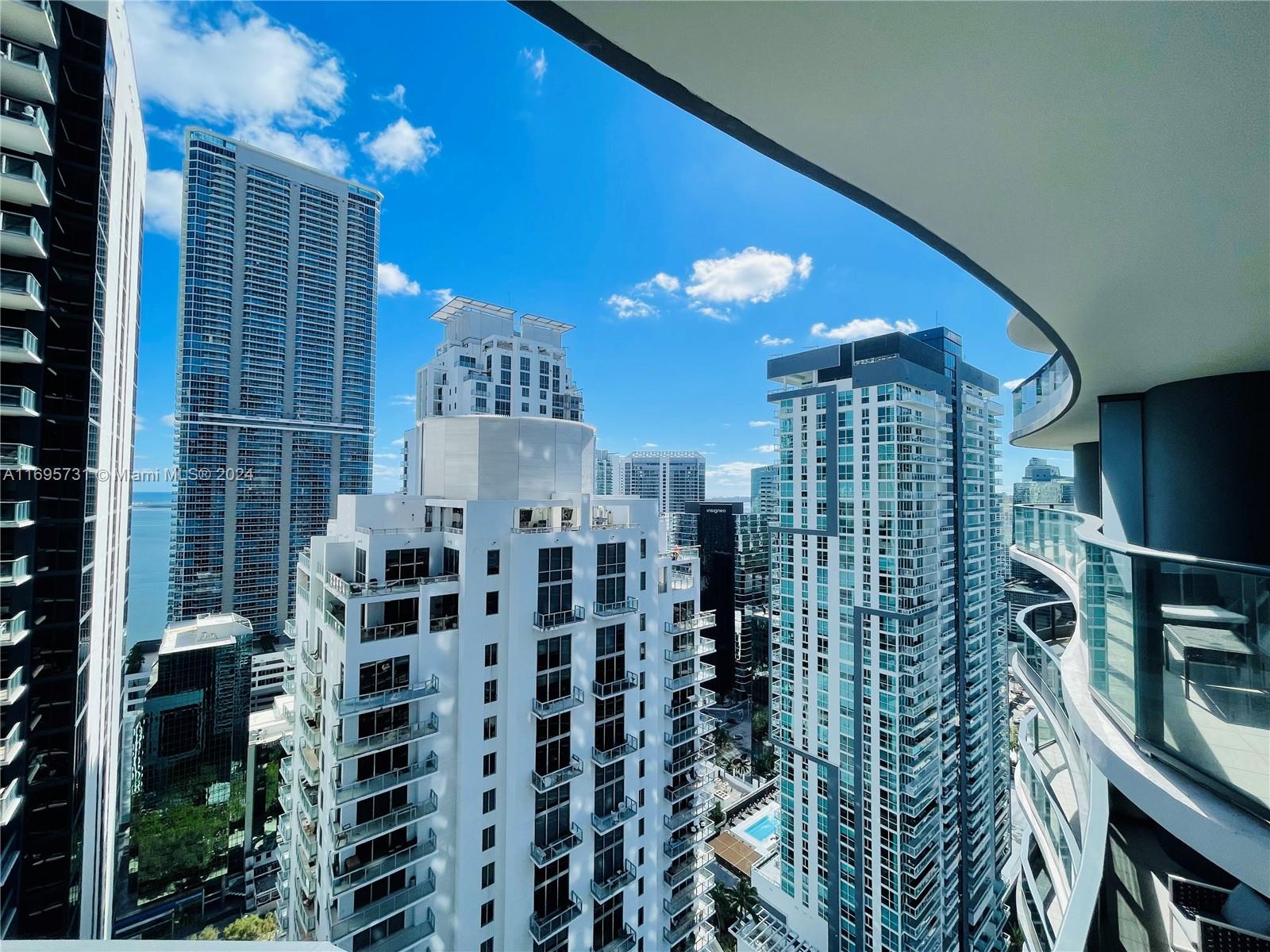 1000 Brickell Plaza #3905, Miami FL 33131