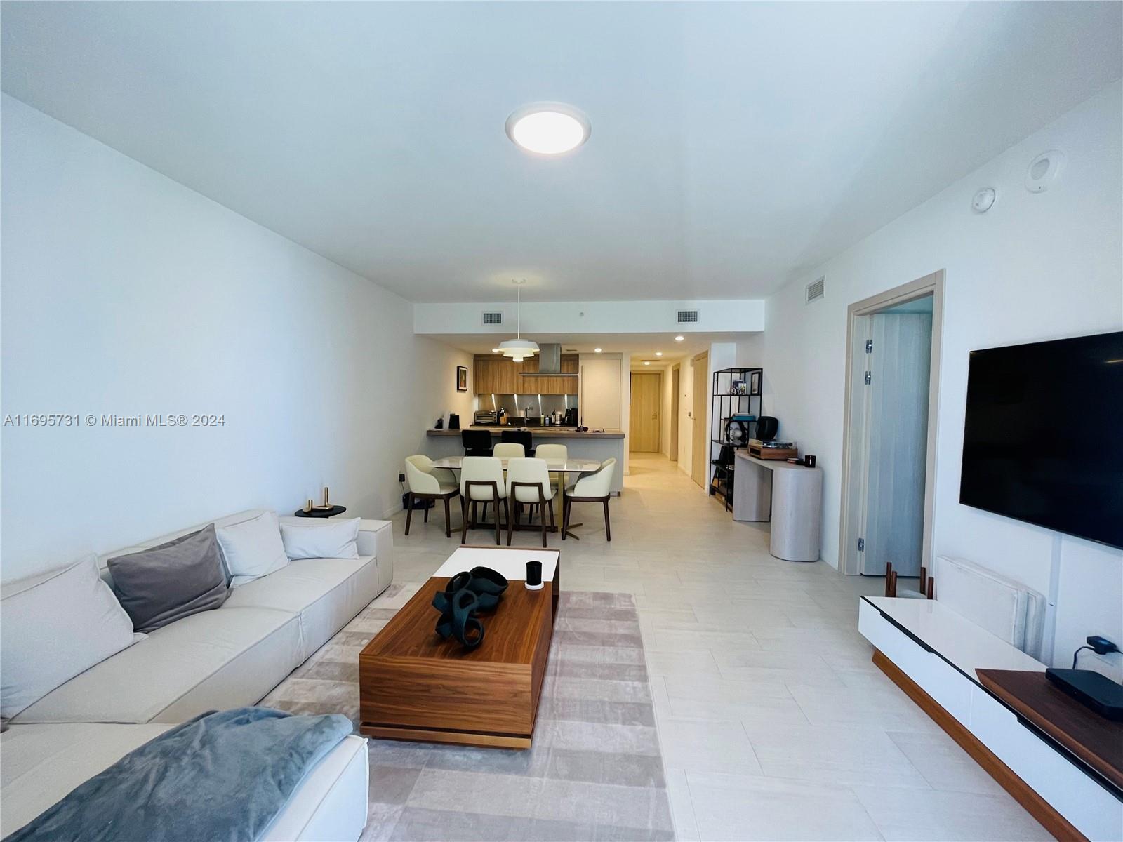 1000 Brickell Plaza #3905, Miami FL 33131