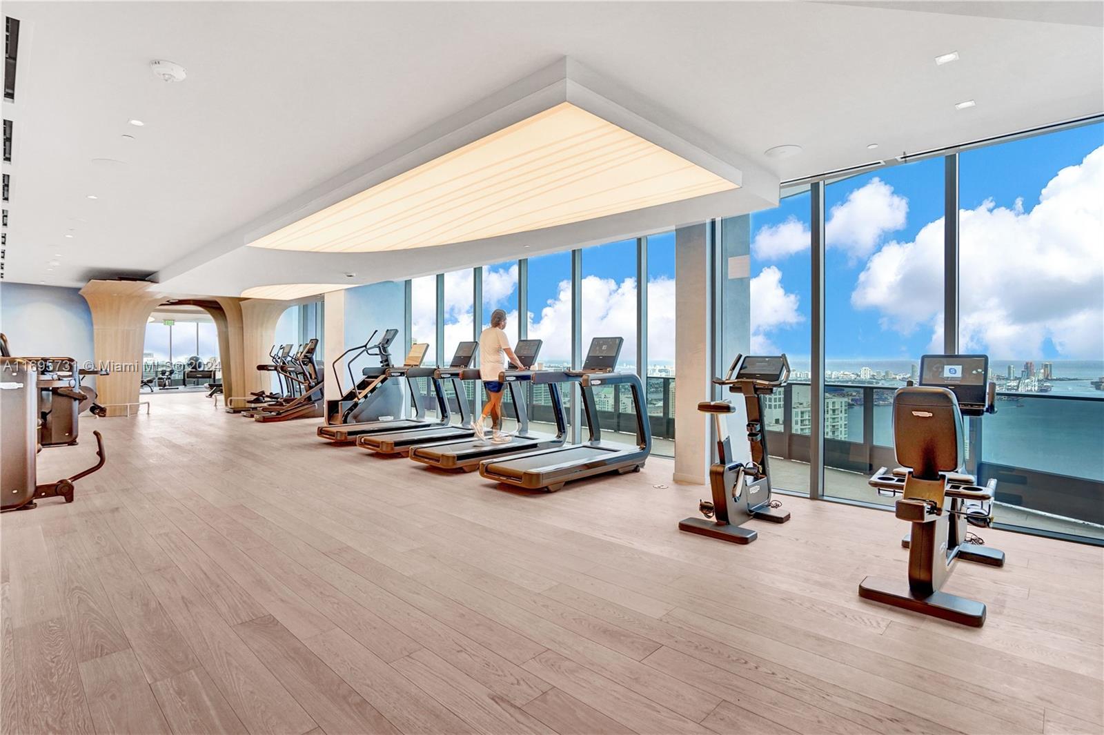 1000 Brickell Plaza #3905, Miami FL 33131