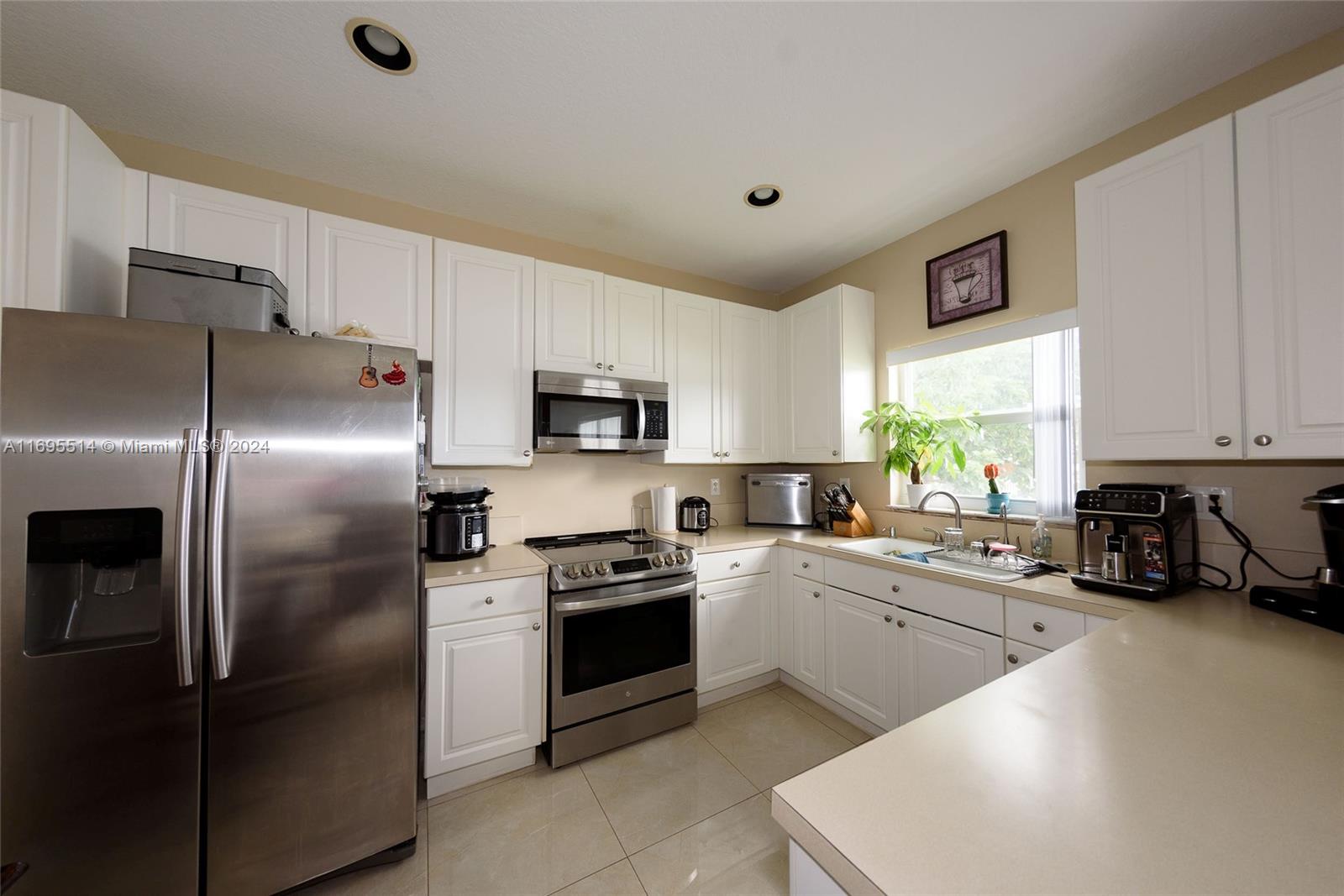 7482 NW 23rd St, Pembroke Pines, Florida image 29