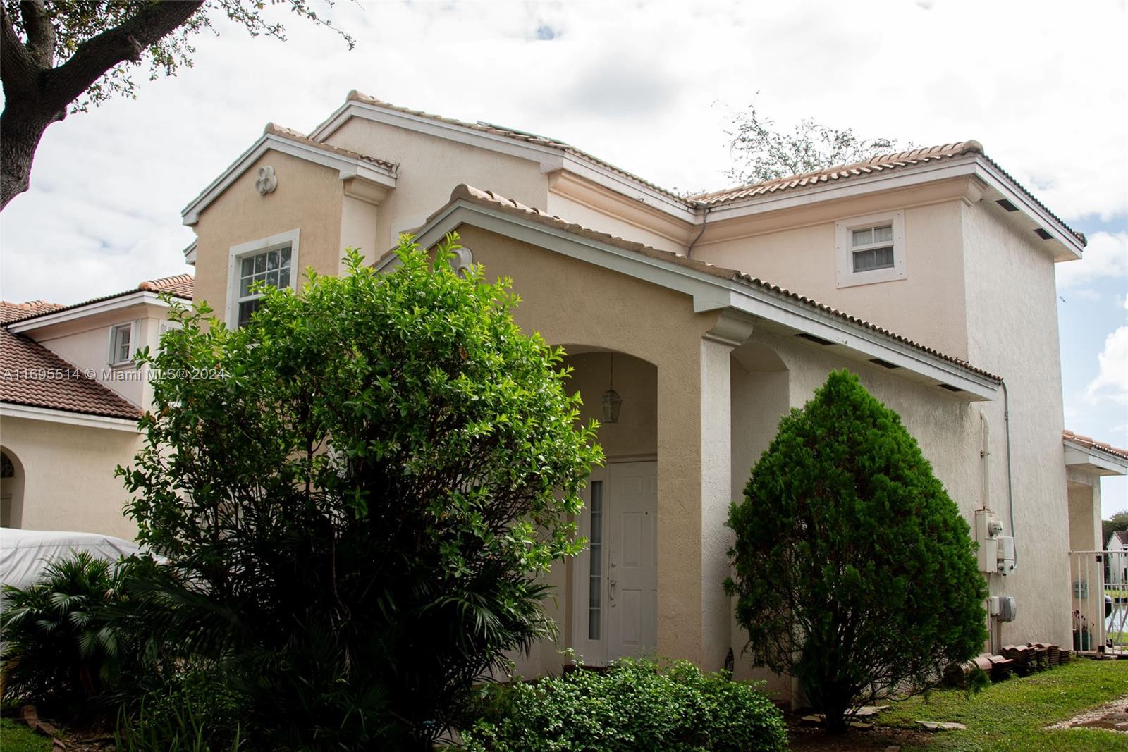 7482 NW 23rd St, Pembroke Pines, Florida image 3