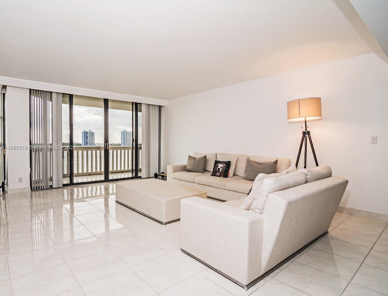 1000 Island Blvd #802, Aventura, Florida image 1