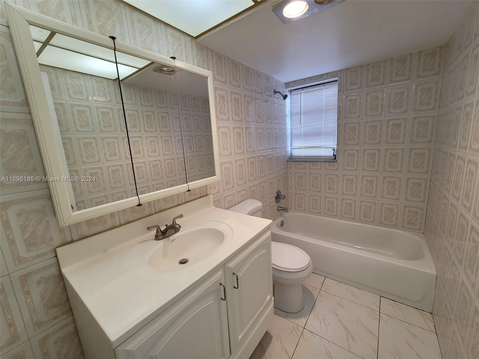 320 NE 12th Ave #408, Hallandale Beach, Florida image 15