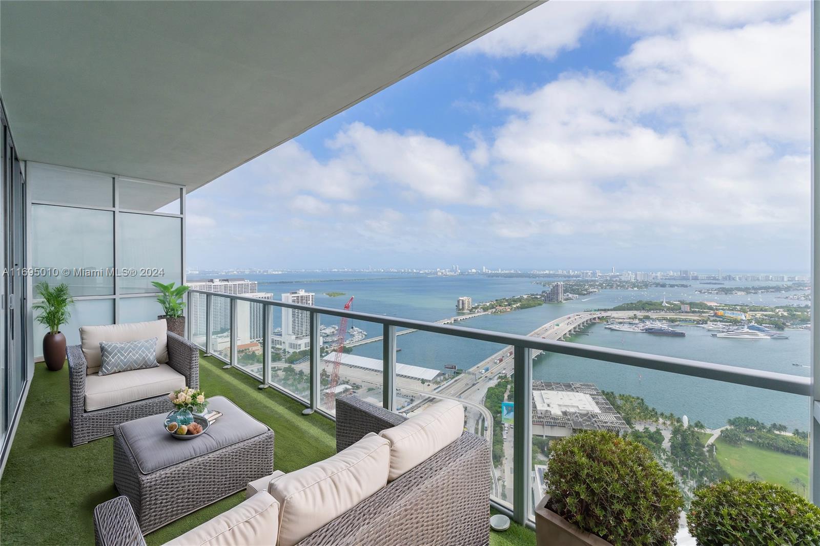 Apartamento à Venda em Miami, FL