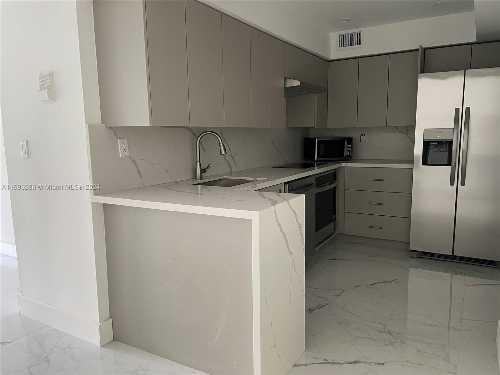 16465 NE 22nd Ave #203, North Miami Beach, Florida image 3