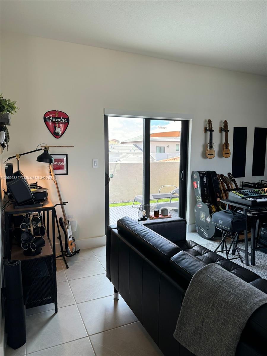 4648 NW 83rd Ave