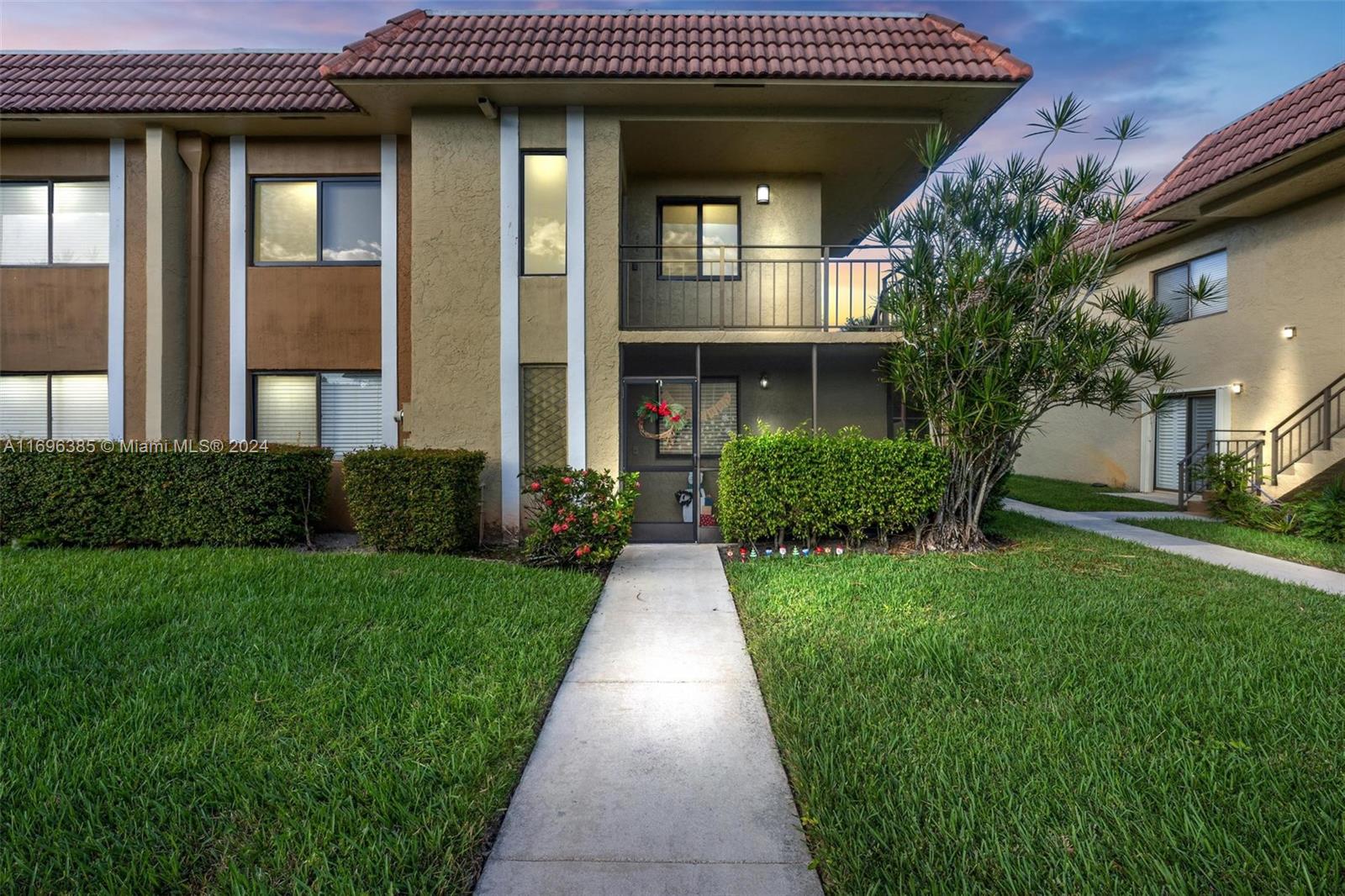 305 Lakeview Dr #104, Weston, Florida image 1