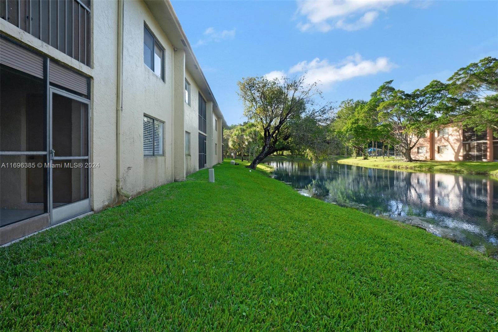 305 Lakeview Dr #104, Weston, Florida image 23