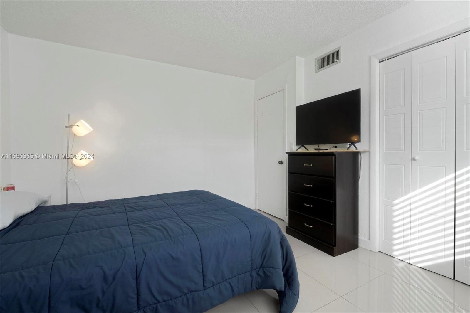 305 Lakeview Dr #104, Weston, Florida image 7