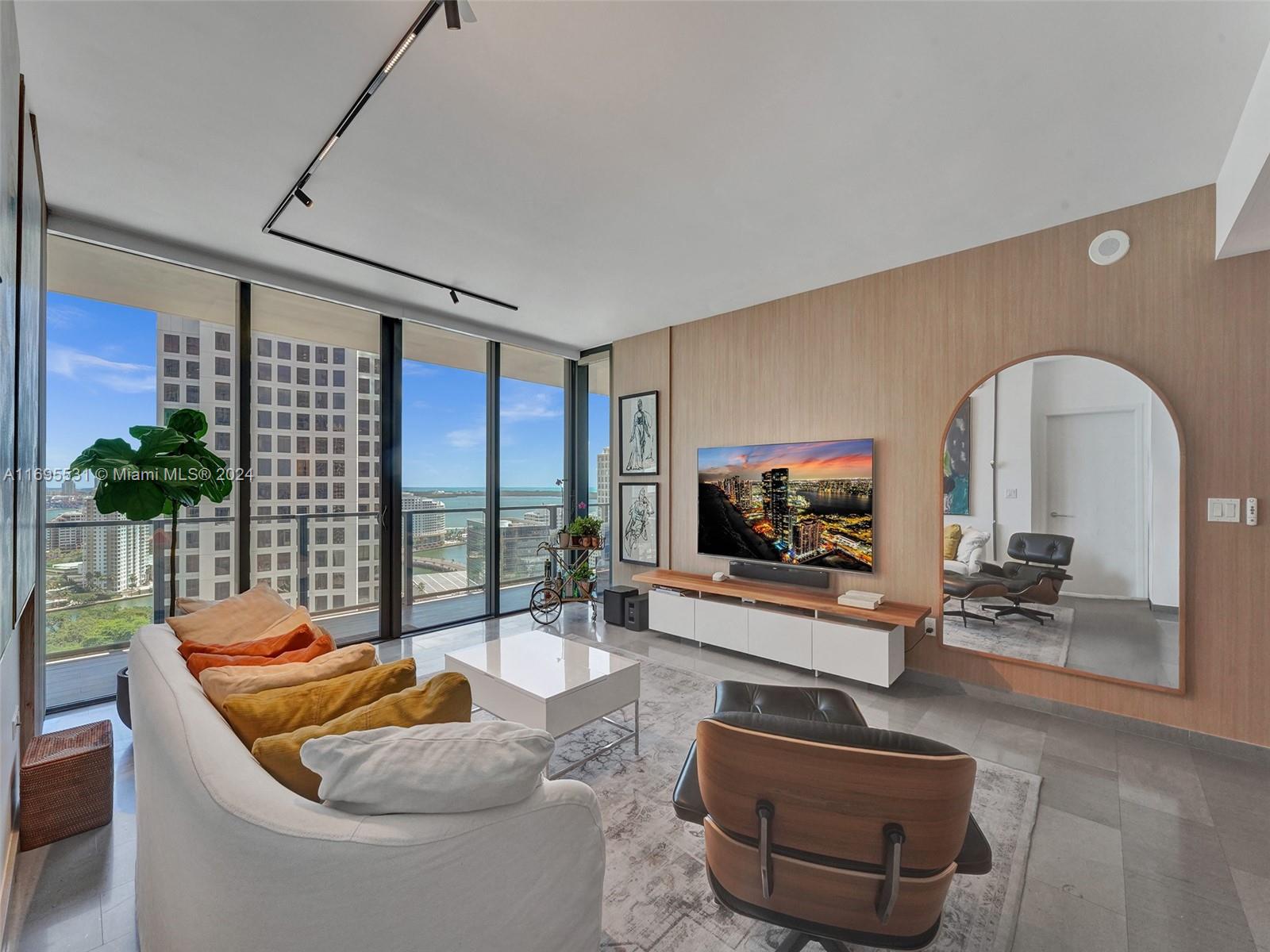 Condo for Sale in Miami, FL